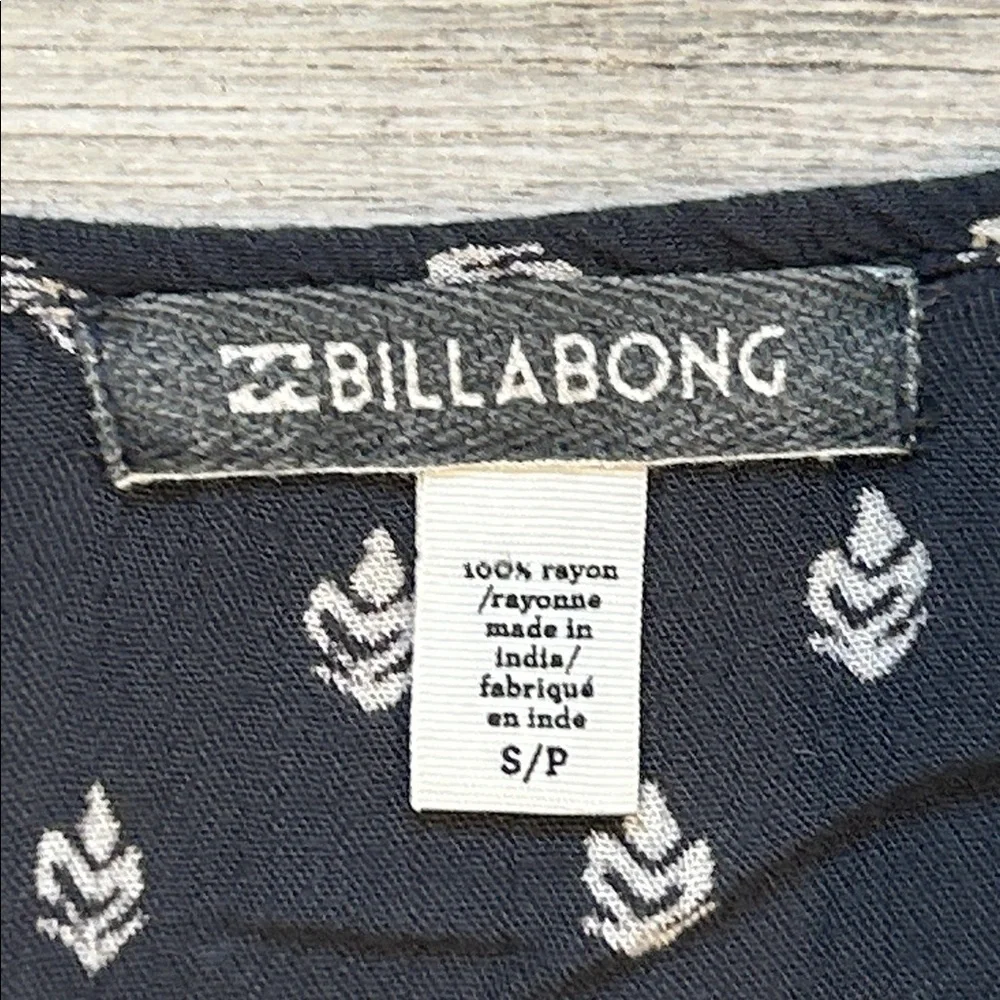 Billabong black and gray long sleeve dress size small